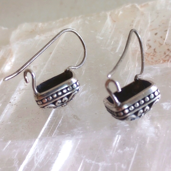 VINTAGE SILVER PLATED  FILIGREE DROP EARRINGS STYLISH 1.25" LONG. - Picture 5 of 6